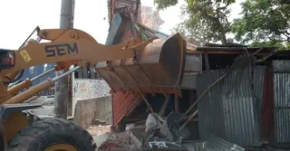 কুমিল্লা-চাঁদপুর মহাসড়কে উচ্ছেদ অভিযান, ভাঙা হলো ৩ শতাধিক অবৈধ স্থাপনা